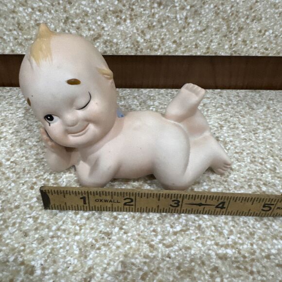 Kewpie Figurine Lefton Porcelain Piano baby Winking Laying On Tummy KW228 - Picture 5 of 6